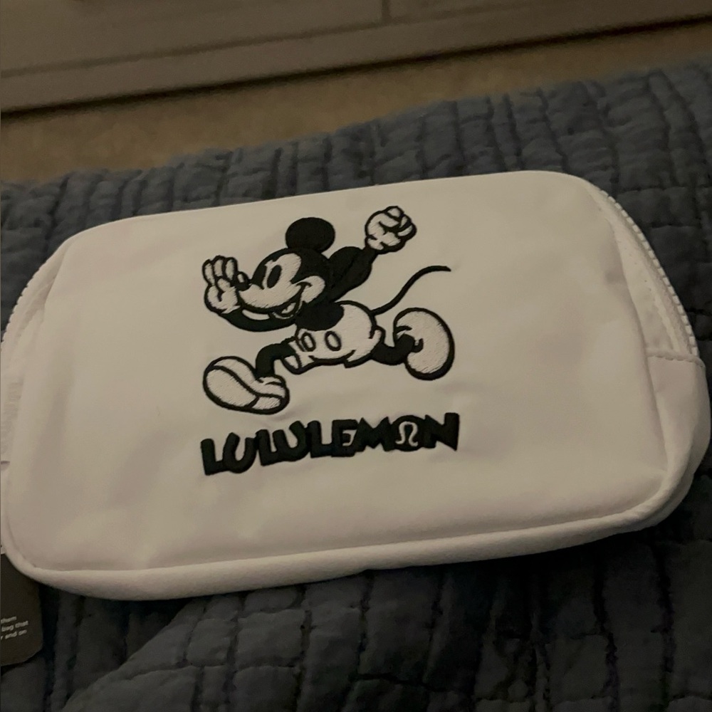 NWT Lululemon Mickey Mouse sold out 1L belt bag (white & black)